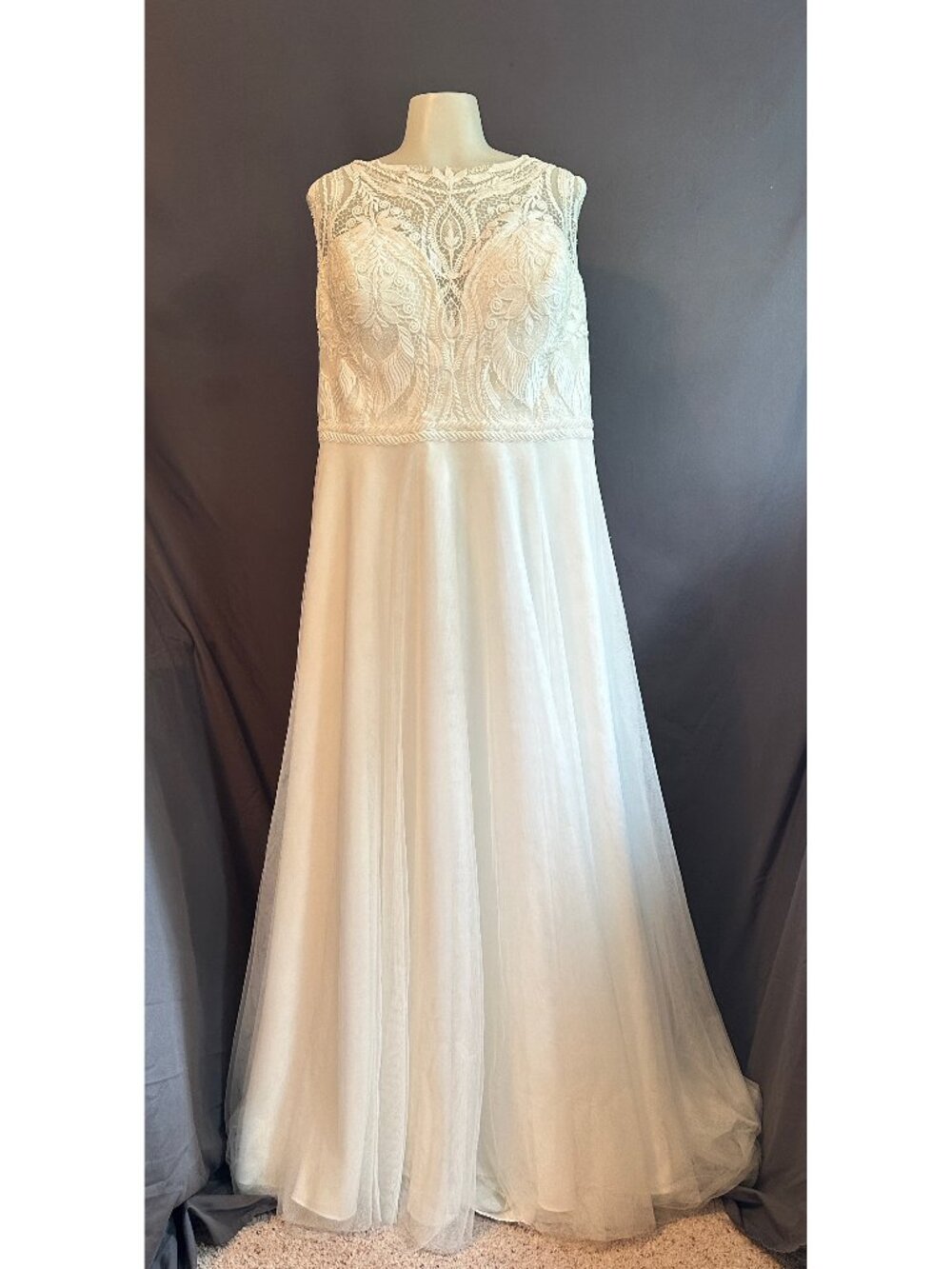 Ivory Lace & Tulle A-Line Wedding Gown Bridal Dress Size 24